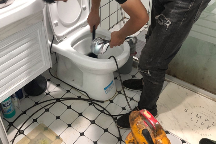 尼勒克疏通下水道